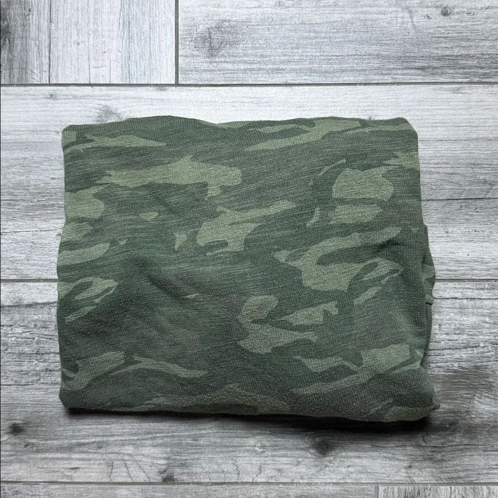 Monrow Women's Green Camo Striped Trim Rayon Blend Pullover Sweatshirt Medium